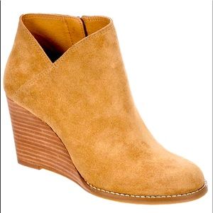 LUCKY BRAND WOMENS YAKEENA WEDGE BOOTIE - TAN